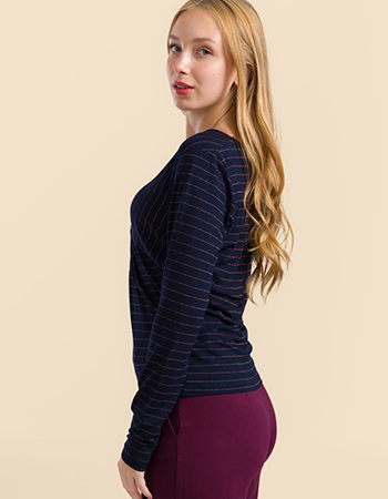 Lalamour Angela top met V-hals en twist detail in blauw met roségoud