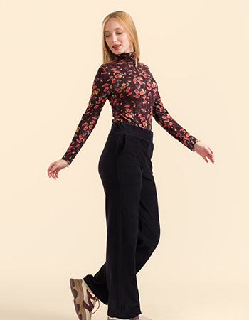 Zwarte Lalamour Hailey pantalon in ribvelours met brede tailleband – duurzame mo