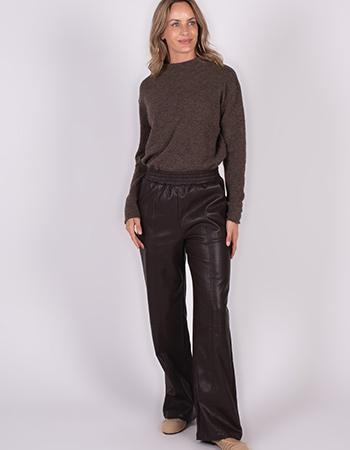 bruine vegan leather pantalon van The Clothed