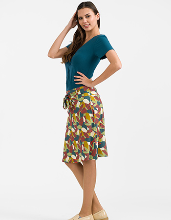 Duurzame viscose rok met vrouwelijke pasvorm.