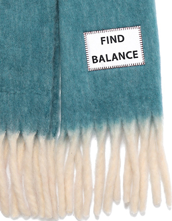 Shawl Gerecycled Find Balance Sea Blue detail