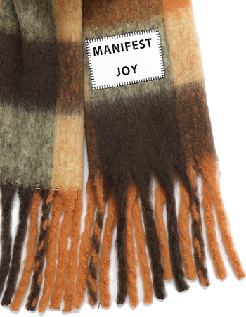 Shawl Gerecycled Manifest Joy Brown detail