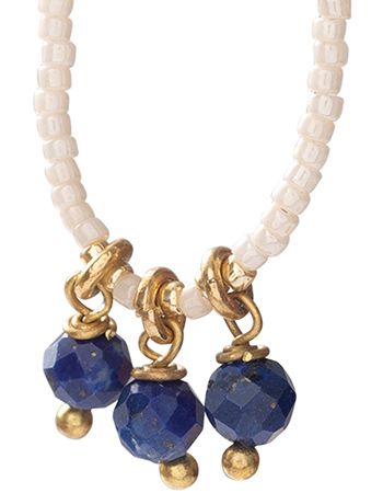 Oorbellen Becoming Lapis Lazuli Gold detail