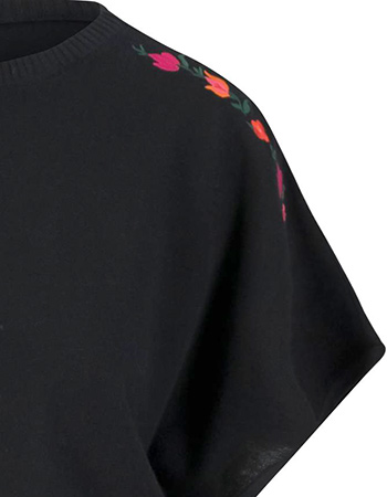 Trui Picnic Friend Elegant Lady In Black detail