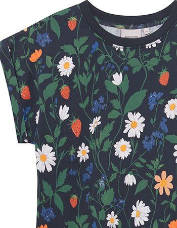 T‑shirt Visby Strawberry Field Black detail