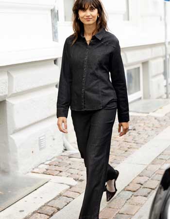 tijdloze zwarte jeans gemaakt van biologisch katoen 