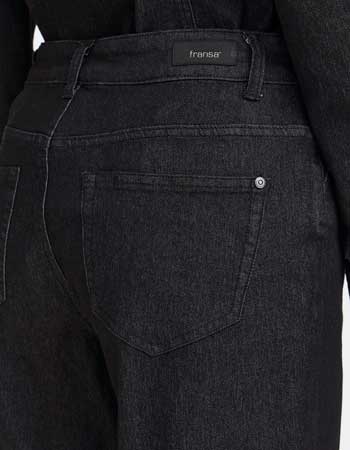 zwarte jeans koop je bij de duurzame webshop watMooi 