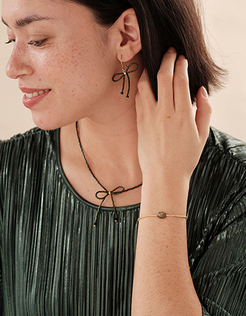 Handgemaakte sieraden van A Beautiful Story, vol symboliek en betekenis. Elk arm