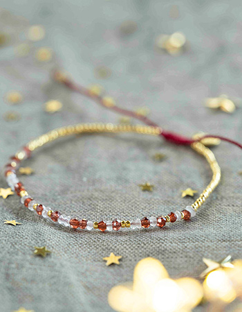 Handgemaakte sieraden van A Beautiful Story, vol symboliek en betekenis. Elk arm