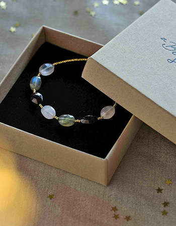 Van Nepal tot jouw sieradendoosje: A Beautiful Story maakt handgemaakte sieraden