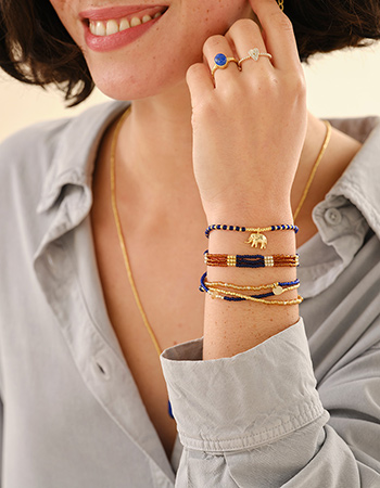 Handgemaakte sieraden van A Beautiful Story, vol symboliek en betekenis. Elk arm