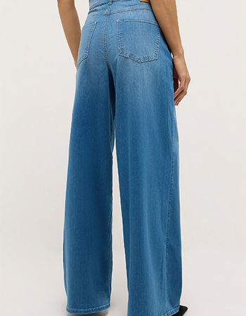 duurzame jeans met wijde pijpen vind je bij watMoio de webshop voor duurzame mod