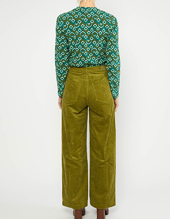 Trendy ribbroek in groen khaki van Blutsgeschwister. Comfortabele high waist pas