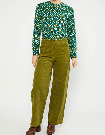 Stijlvolle ribbroek in forrest khaki van Blutsgeschwister. Hoge taille, wijde pi