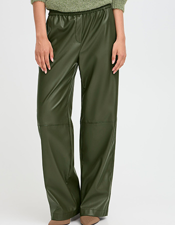 Draag wat goed voelt. De vegan pantalon van B.Young is gemaakt van reststoffen –