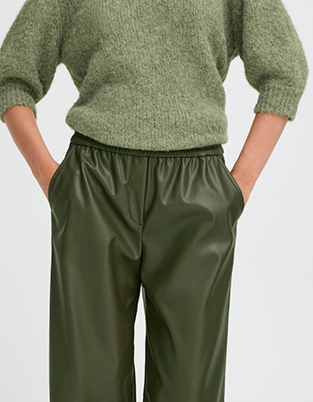 Trendy en verantwoord: de groene pantalon van B.Young is vegan en gemaakt van re