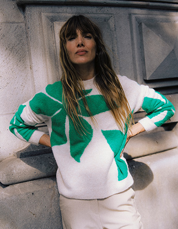 Duurzame trui met botanische print in groen.