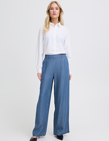 Wide leg jeans met wijde pijpen.