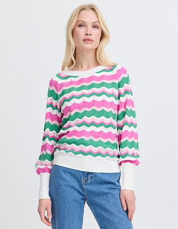 Zomerse fijngebreide trui met zigzag patroon in roze, groen en wit. Een lichte k