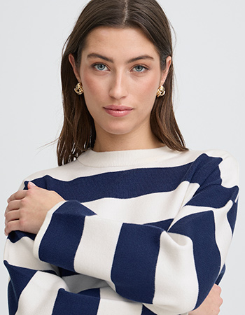 Rustige basis trui voor een duurzame kledingkast, geschikt voor elk seizoen.