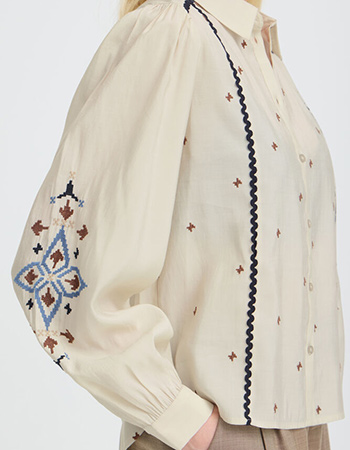 duurzame blouse met opvallende details