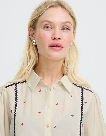 geborduurde witte blouse