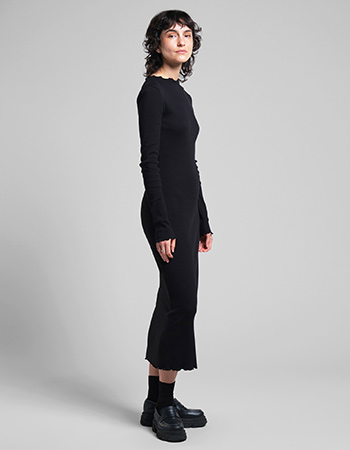 Deze midi jurk van Dedicated in rib-jersey katoen heeft een vrouwelijk silhouet 