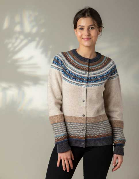 Het ERIBÉ Alpine vest in merino lamswol in de kleur Taurus