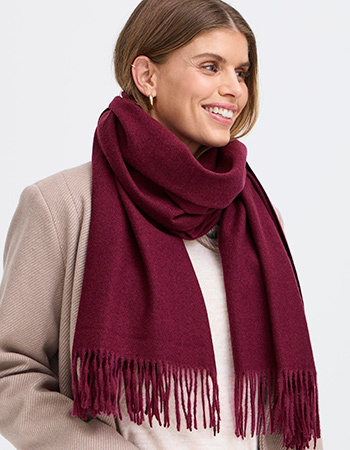 Zachte bordeauxrode sjaal van Fransa, gemaakt van reststoffen – warm, duurzaam e