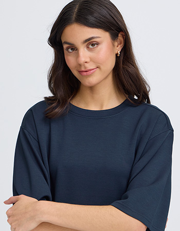 Stijlvol dames shirt met halve mouwen.