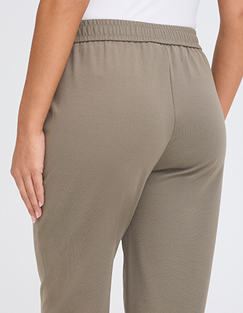 Olive kleurige pantalon met comfortabele fit en rustige, natuurlijke uitstraling