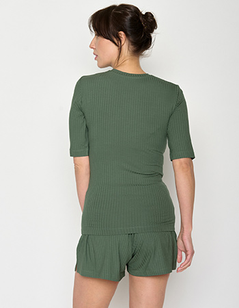 Comfortabele top met iets langere mouwen, mooi aangesloten en perfect voor elke 