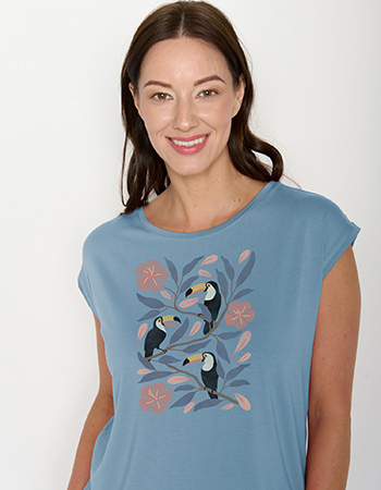 Greenbomb shirt met tropische print, soepel vallend en makkelijk te combineren.