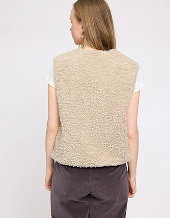 stylish crèe faux fur bodywarmer “Amy” — subtiel en warm op elk outfit.