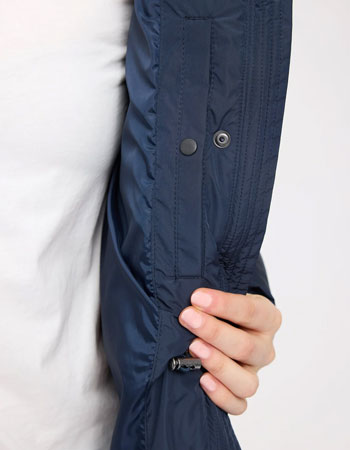 Stijlvolle puffer van Mazine: warm, waterafstotend en duurzaam gemaakt.