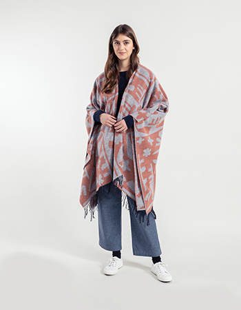 De Rifò Creek cape is een duurzame en stijlvolle cape van gerecycled katoen, eer