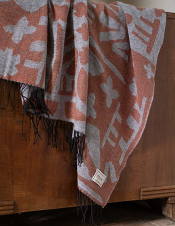 deken van RIFO ideaal om over je bed te leggen als plaid