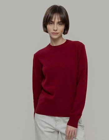 uxe wijnrode trui van Rifo, gemaakt van 95% gerecycled kasjmier.