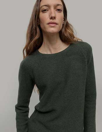 Rifo crewneck trui Giulietta in donkergroen, gemaakt van gerecycled kasjmier