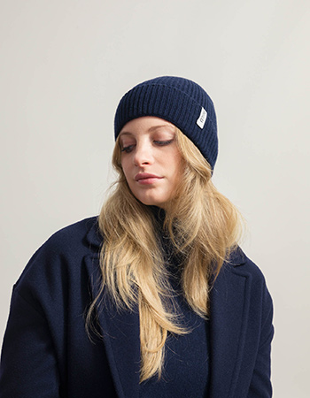 De RIFO beanie is een warme en duurzame muts, gemaakt van gerecycled textiel. Ti