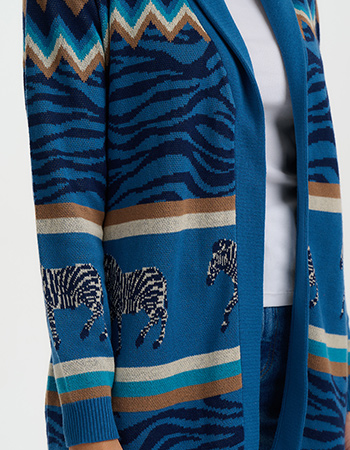 Gebreid vest dat makkelijk combineert met jeans en basics, met aandacht voor mat