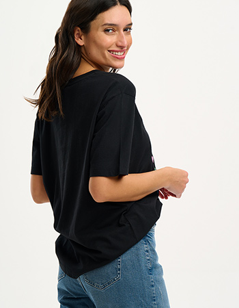 Van vrolijke strepen tot speelse prints. Duurzame mode begint bij watMooi