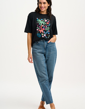 Tijdloos, eerlijk en heerlijk zacht – gemaakt van 100% biologisch katoen. Ontdek