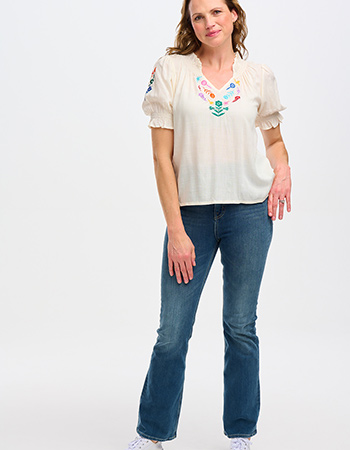 Tijdloos, eerlijk en heerlijk zacht – gemaakt van 100% biologisch katoen. Ontdek