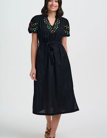 Comfortabele jurk met borduurwerk en vrouwelijke pasvorm