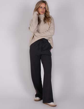 Tijdloze pasvorm, eerlijke productie. Ontdek The Clothed bij watMooi.