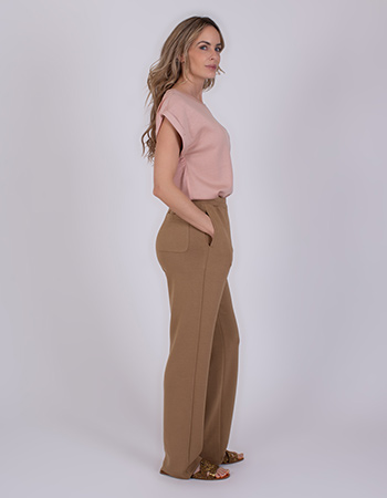 Tijdloze broek met een nette pasvorm die zowel casual als gekleed te dragen is.