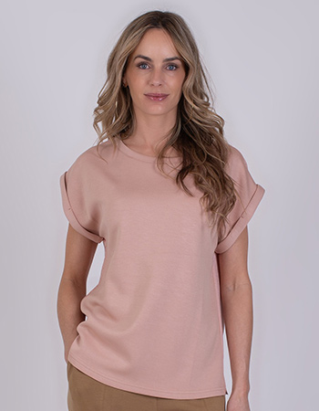 Zacht roze shirt met een comfortabele sweaterstof aan de voorkant en een verfijn