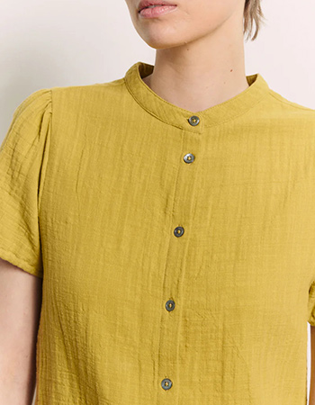 Veelzijdige katoenen blouse die je moeiteloos combineert met jeans of rok.