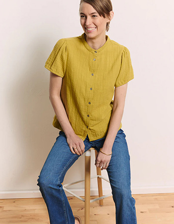 GOTS-gecertificeerde damesblouse die soepel valt en prettig draagt.